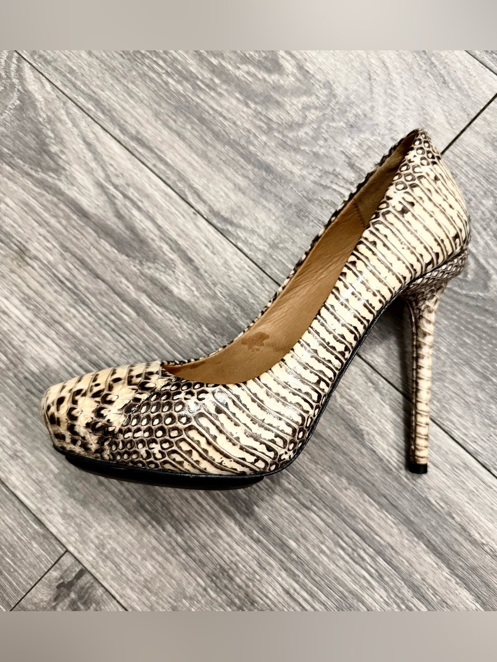 L.A.M.B. Cream and Black Snake-Print Stiletto Pump nwot just tried on.